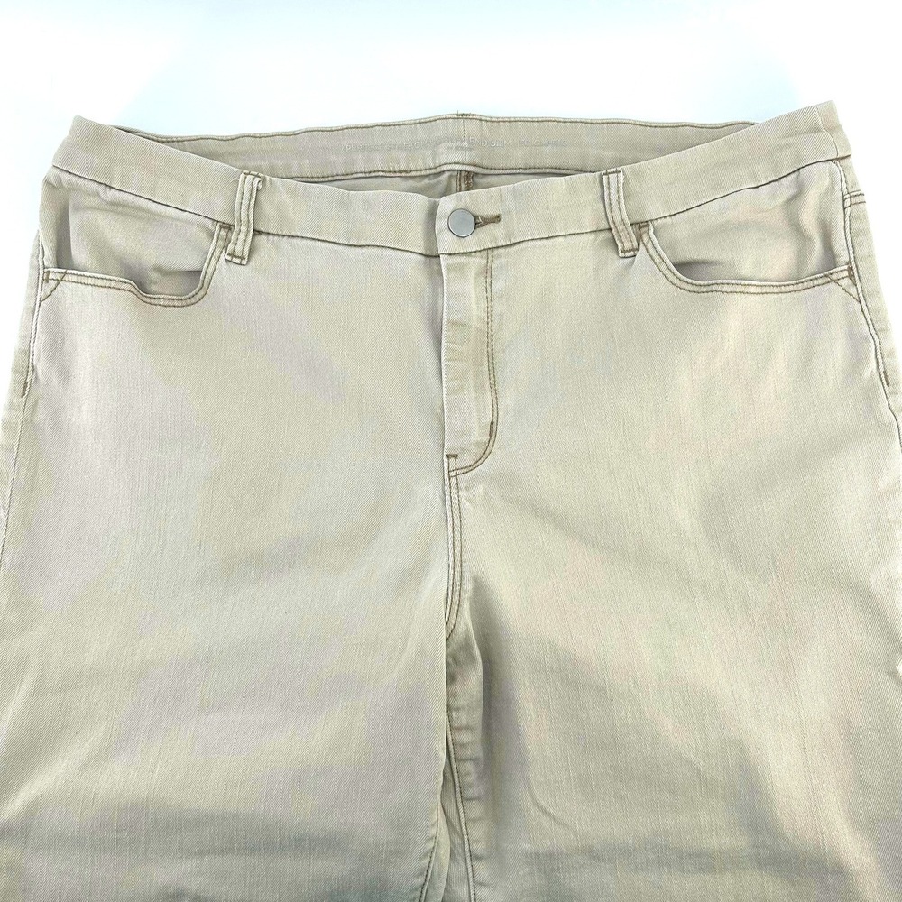 Chicos Perfect Stretch Girlfriend Slim Leg Capri Pants Khaki Bone Cream Sz 3 XL